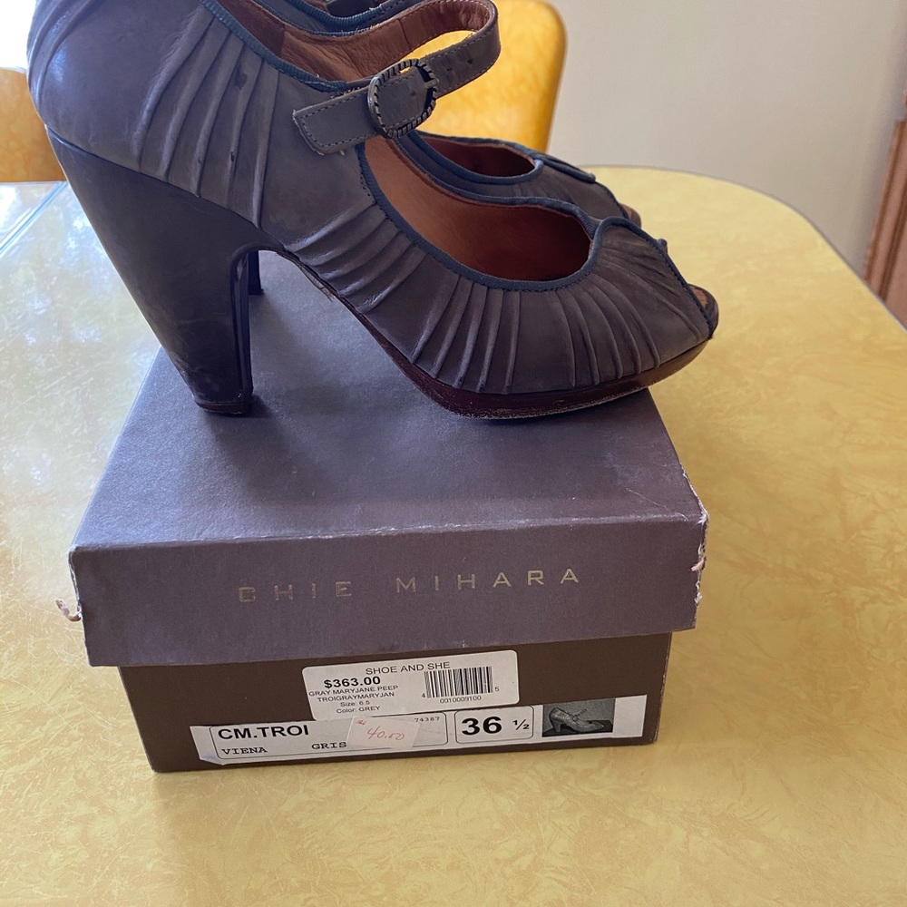 Women’s shoes